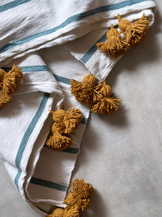 Pompom blanket