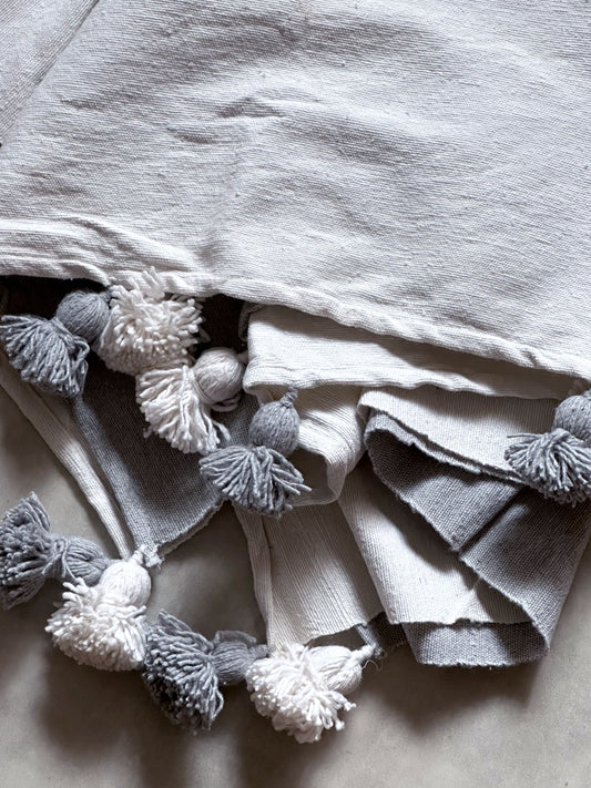 Pompom blanket