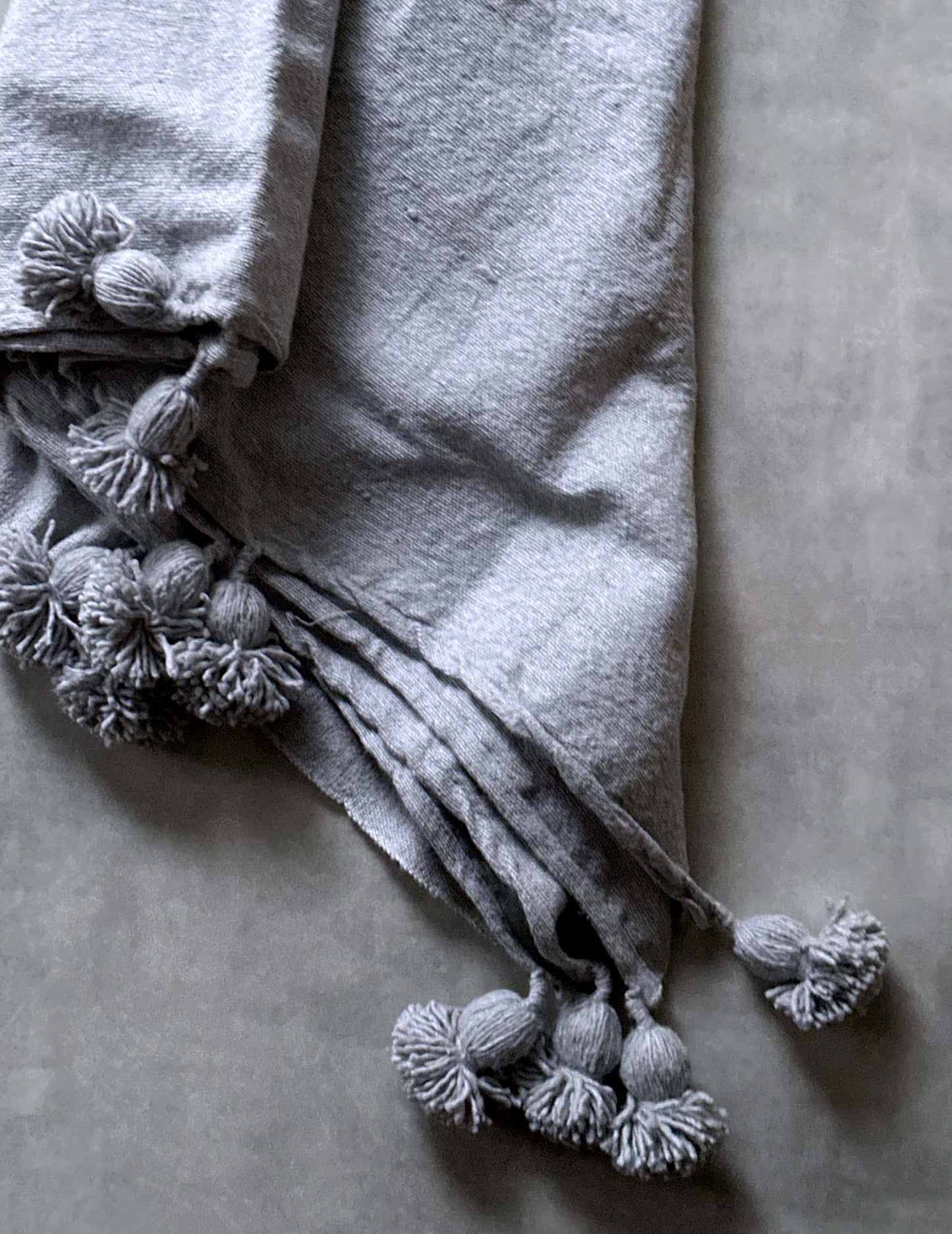 Pompom blanket (グレー)
