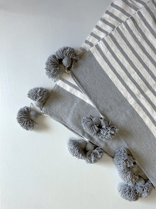 Pompom blanket