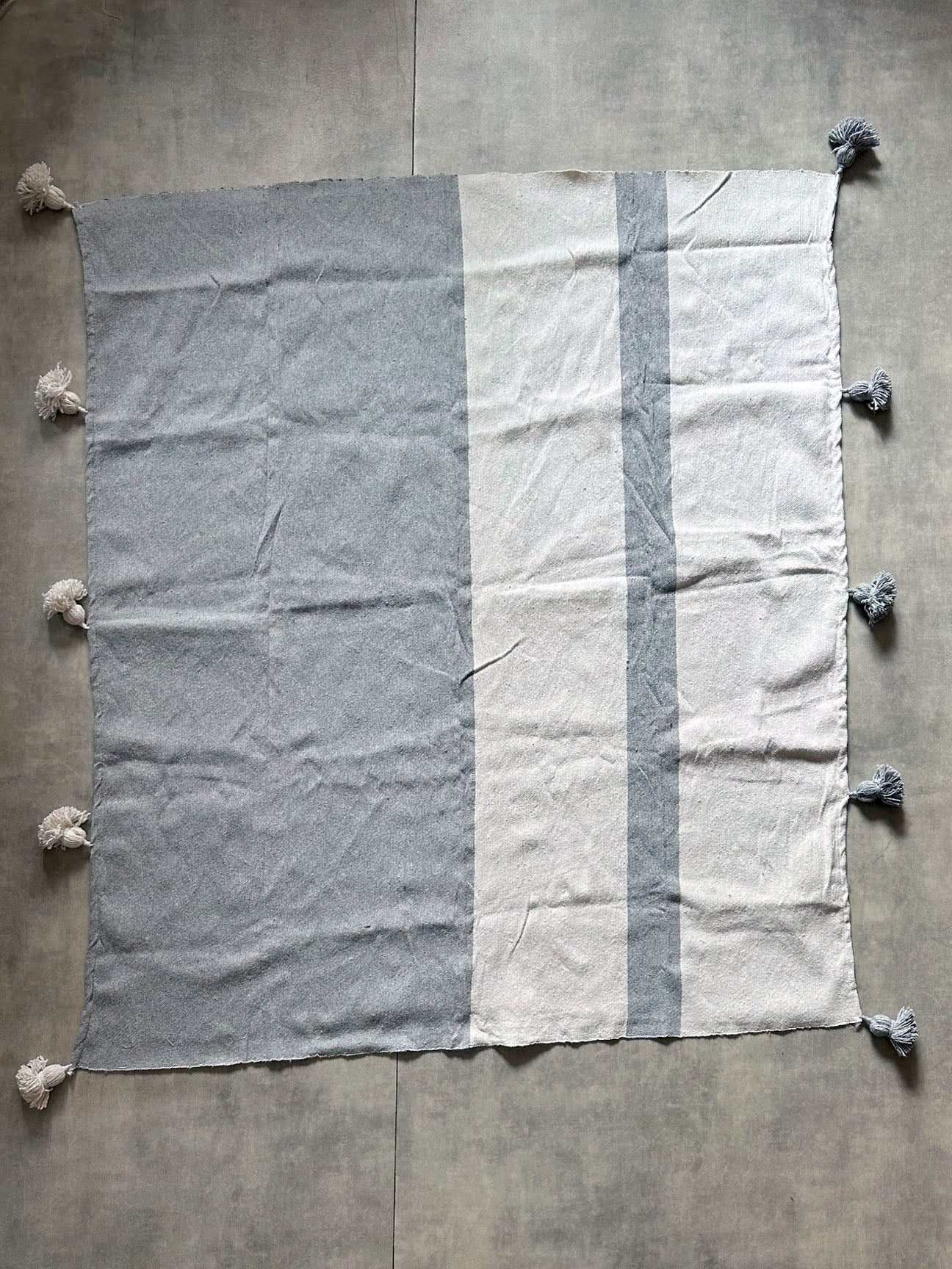 Pompom blanket