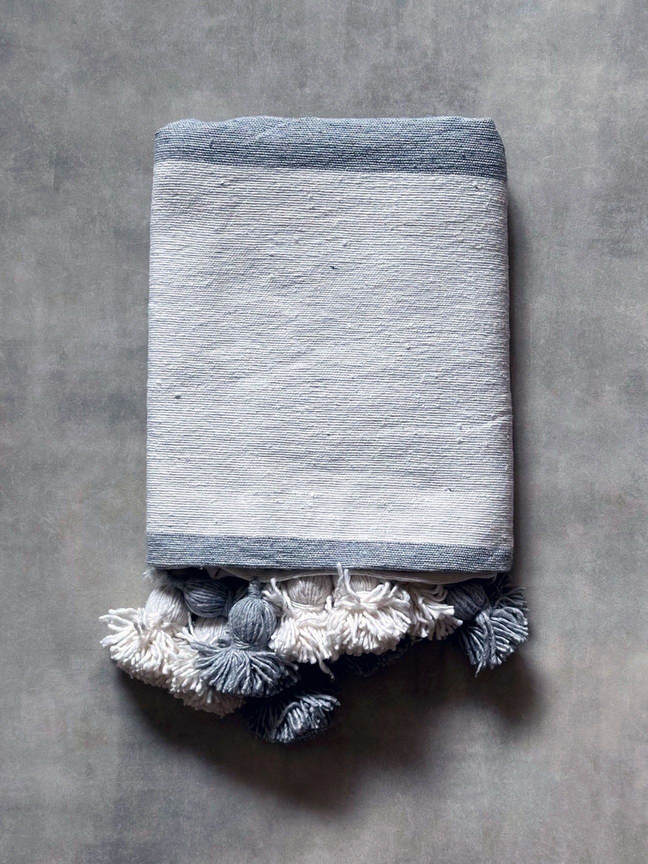 Pompom blanket