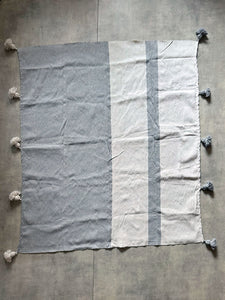 Pompom blanket