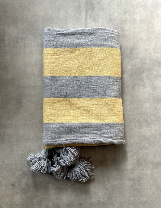 Pompom blanket