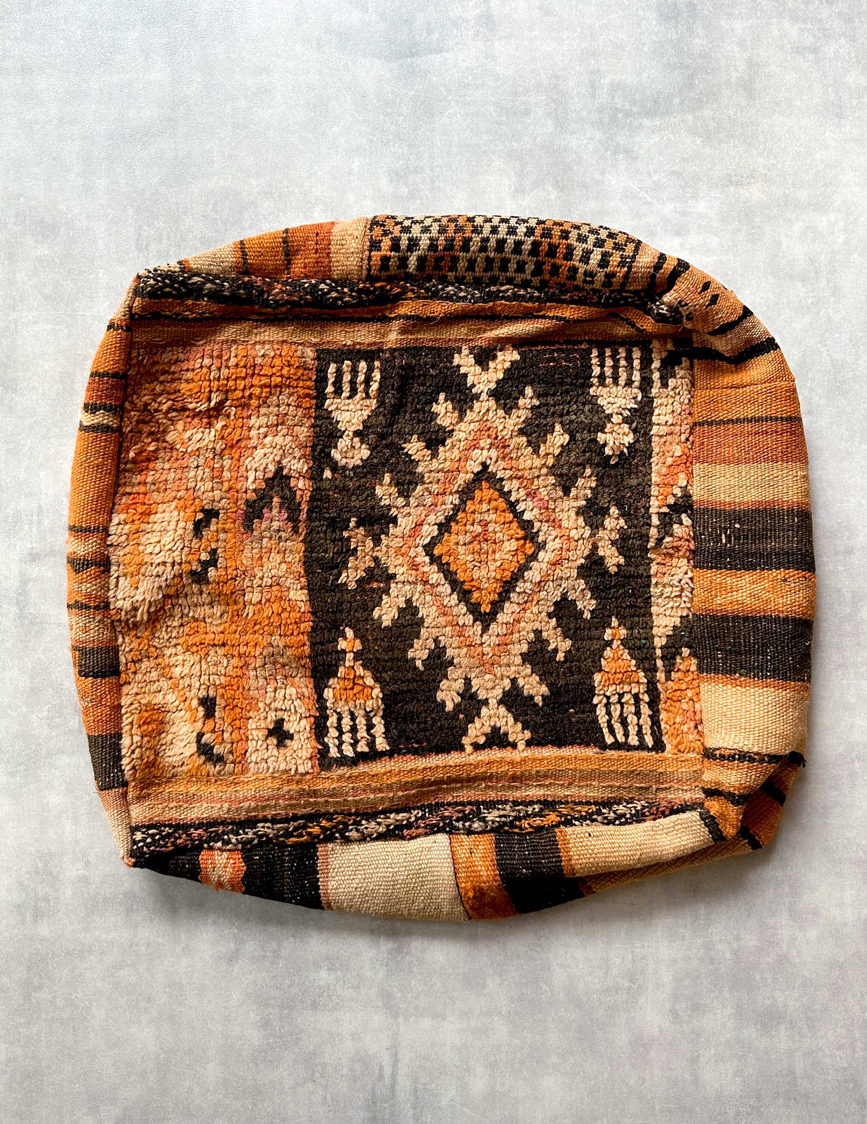 Vintage Pouf – Zarabiya