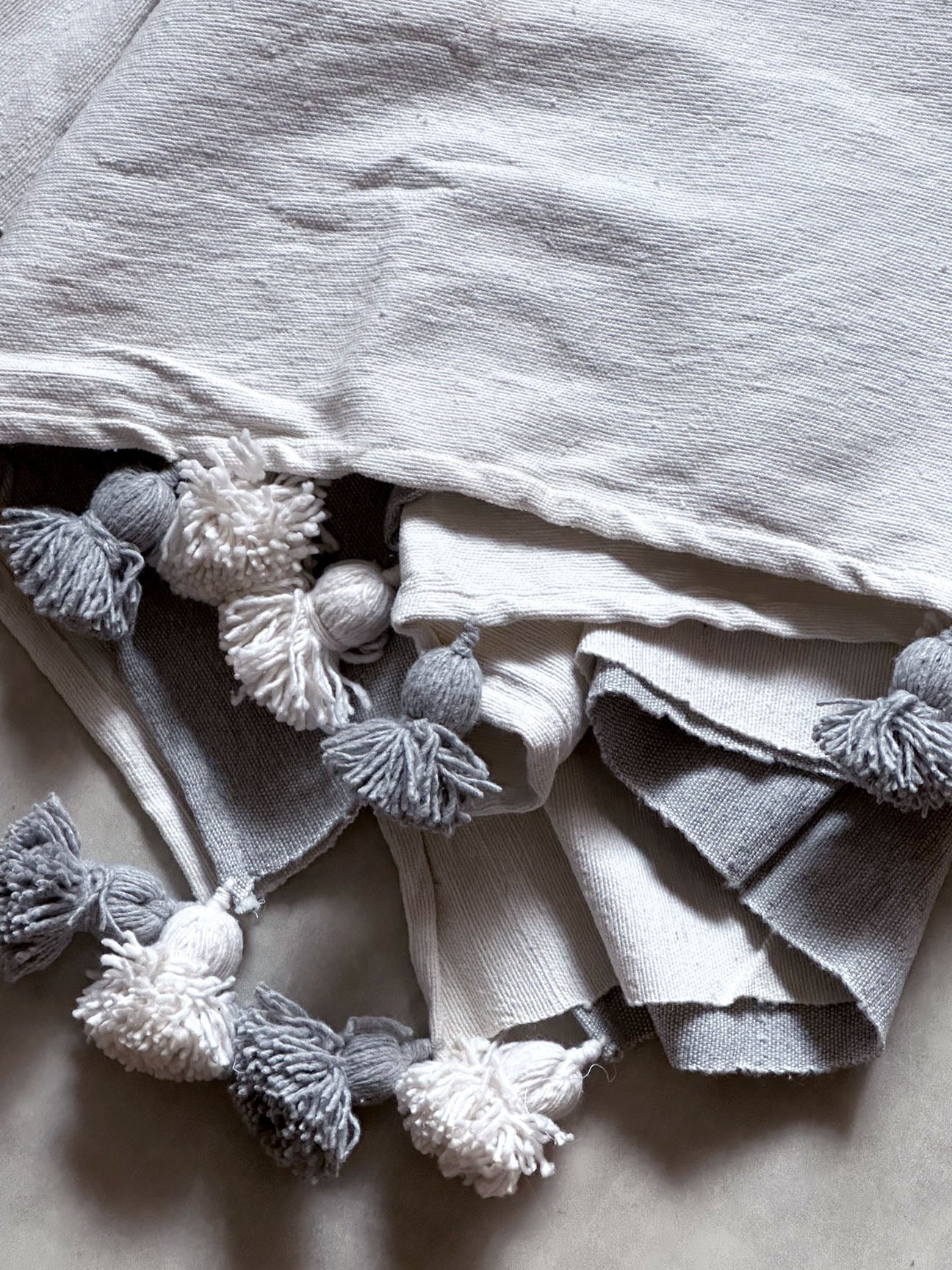 Pompom blanket