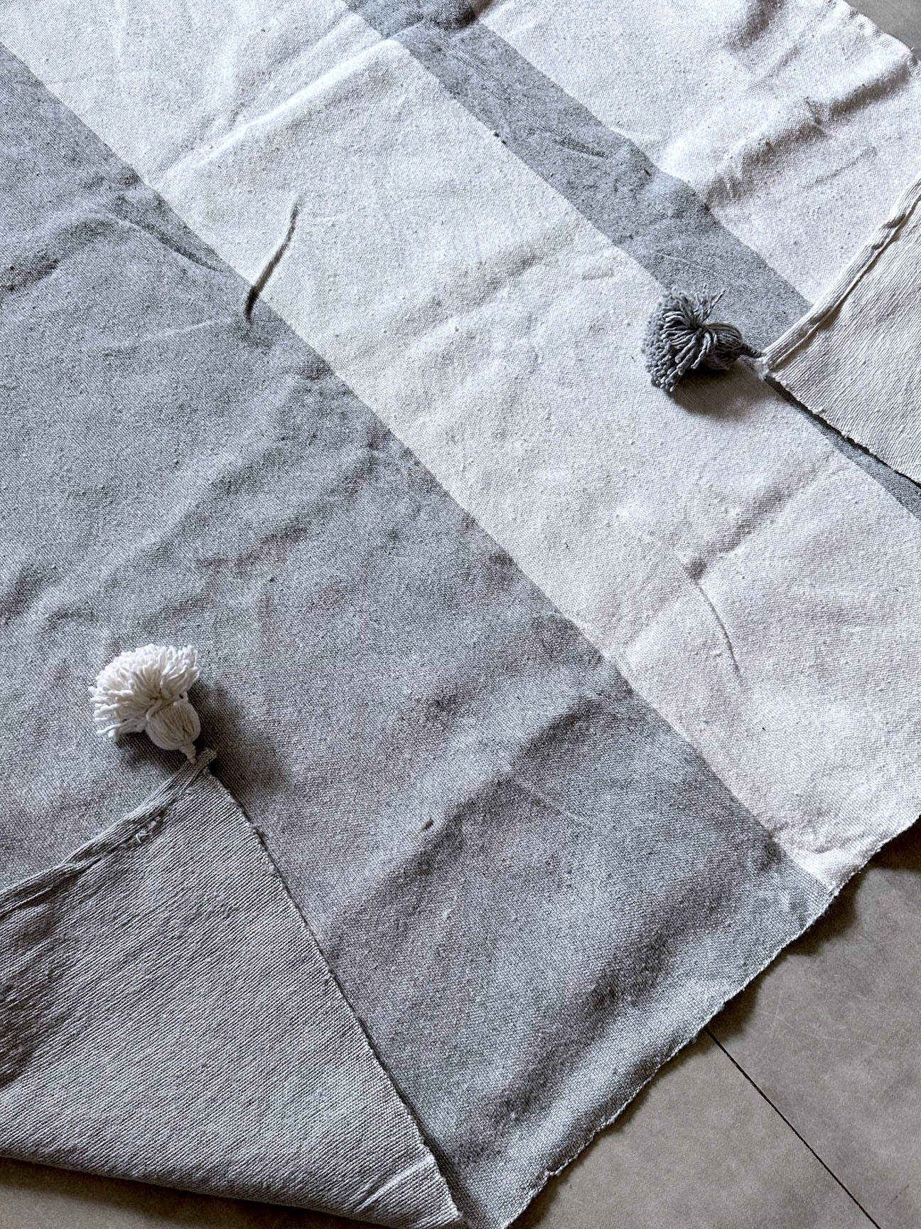 Pompom blanket