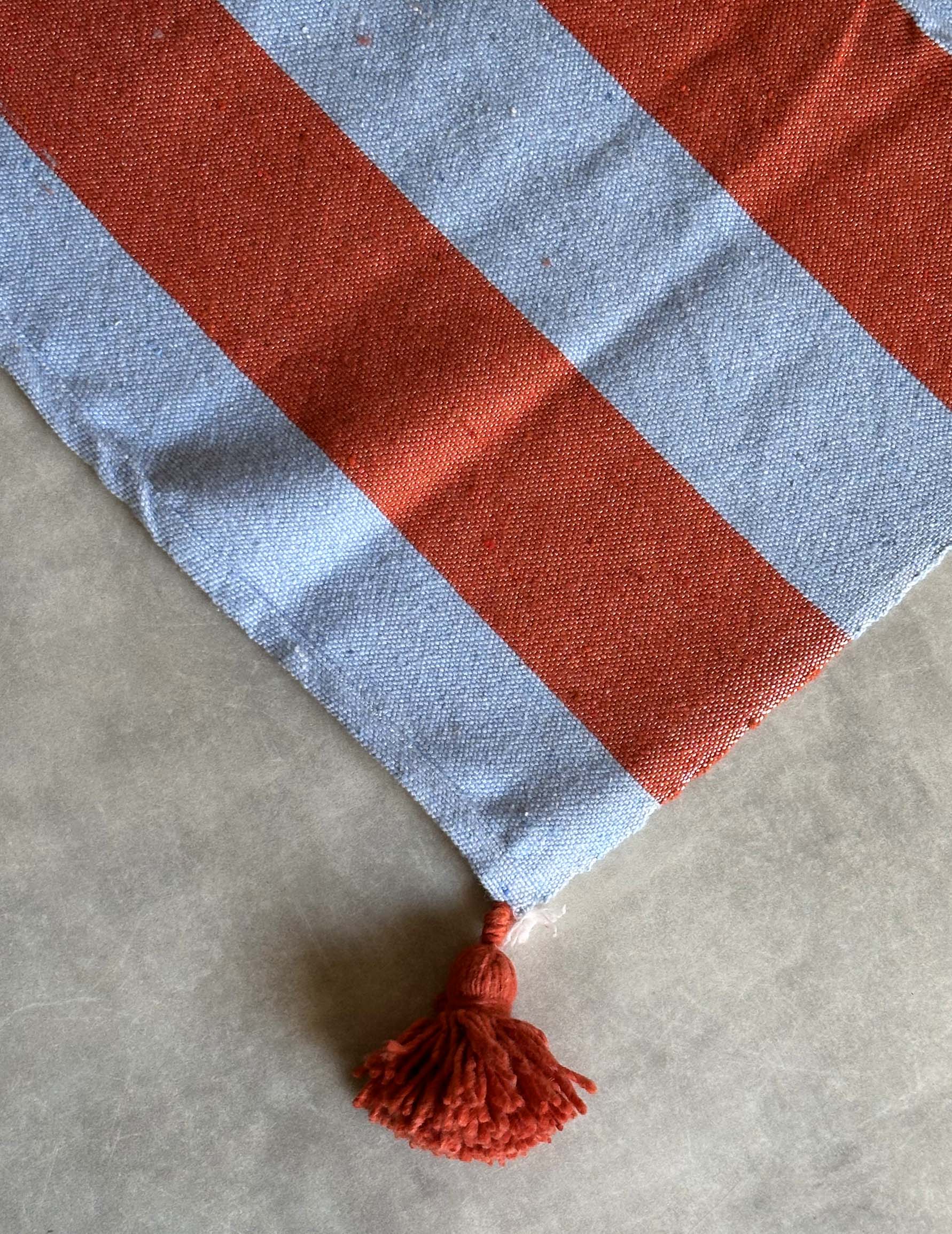 Pompom blanket