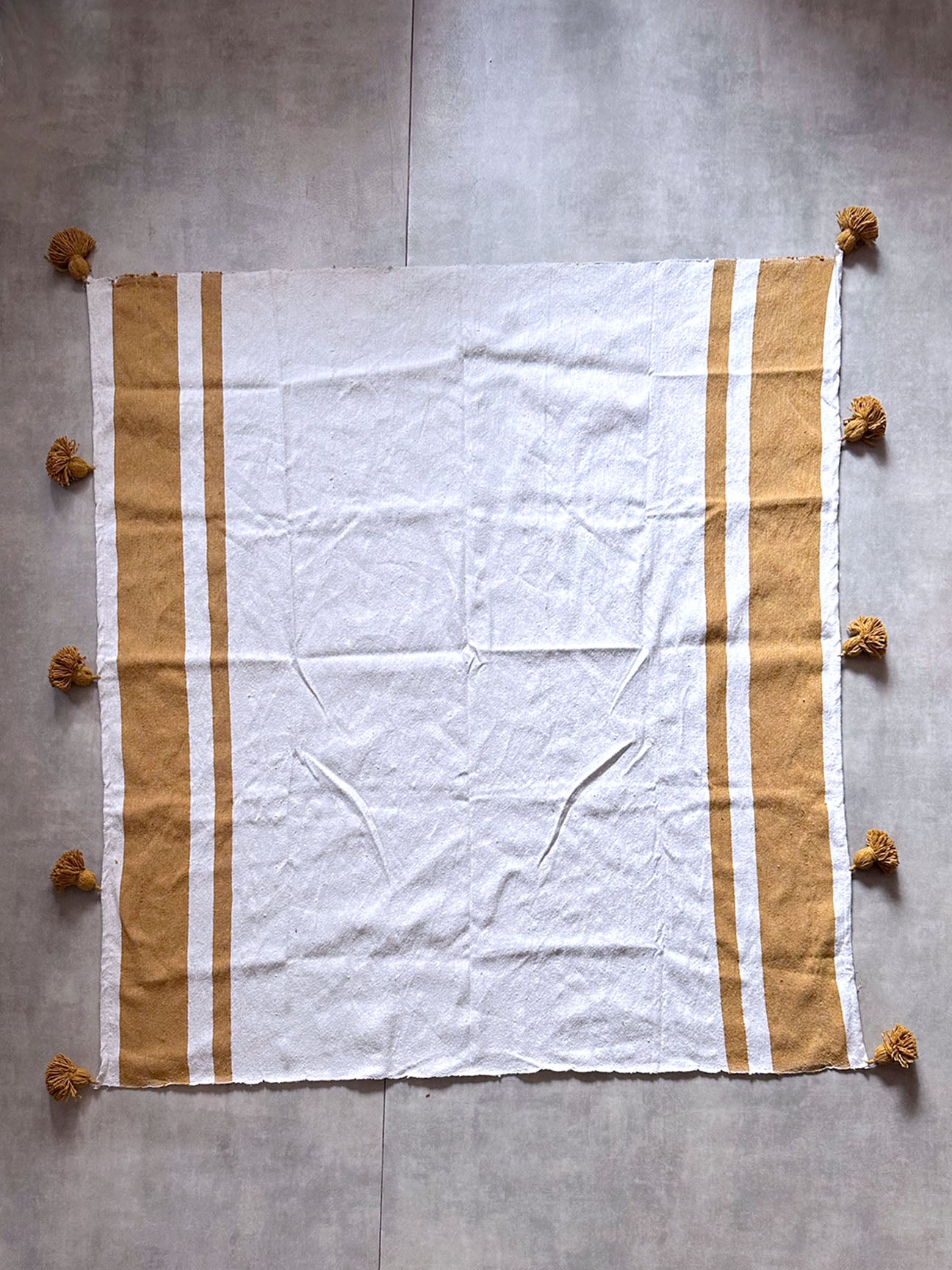 Pompom blanket