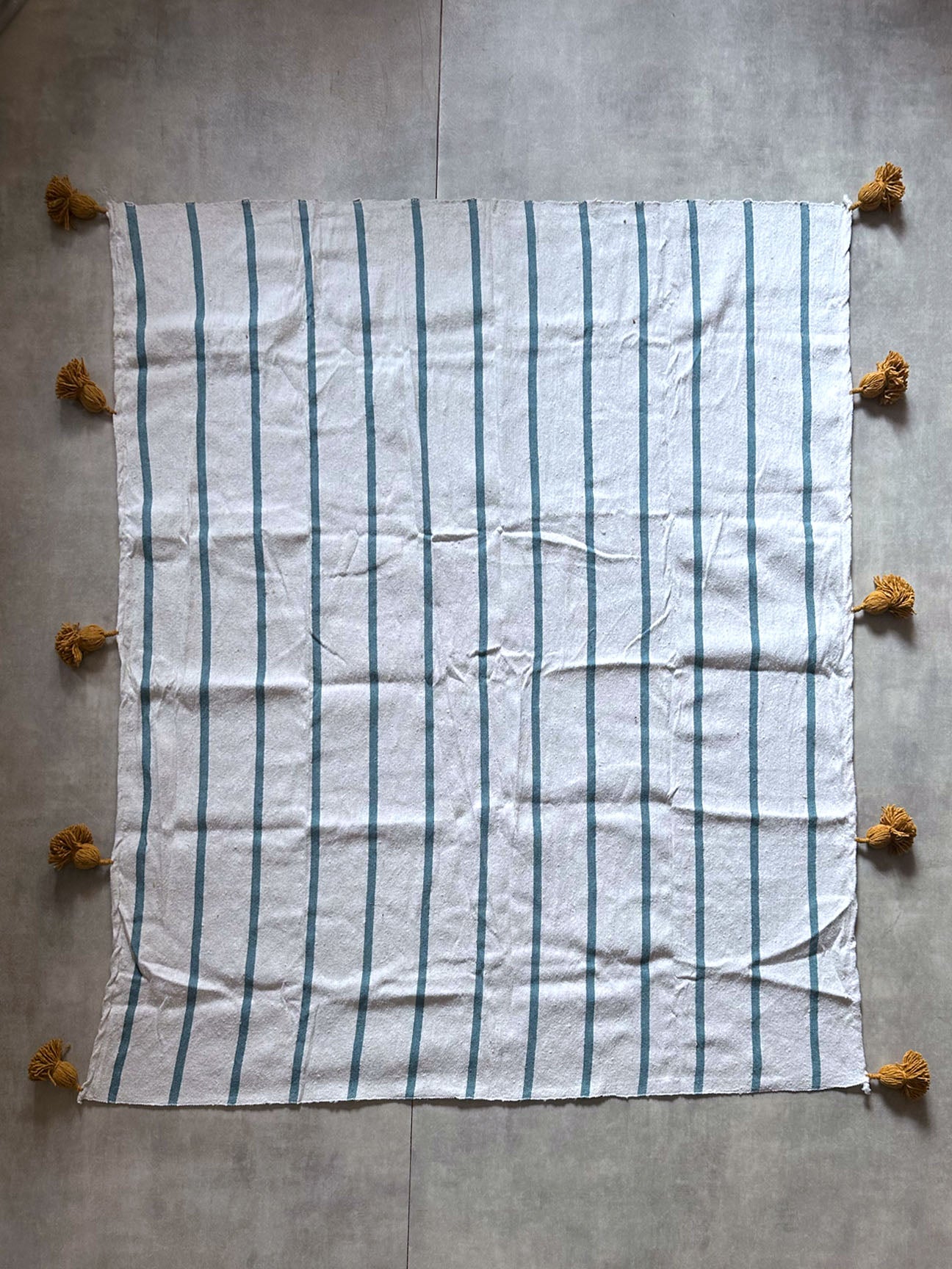 Pompom blanket
