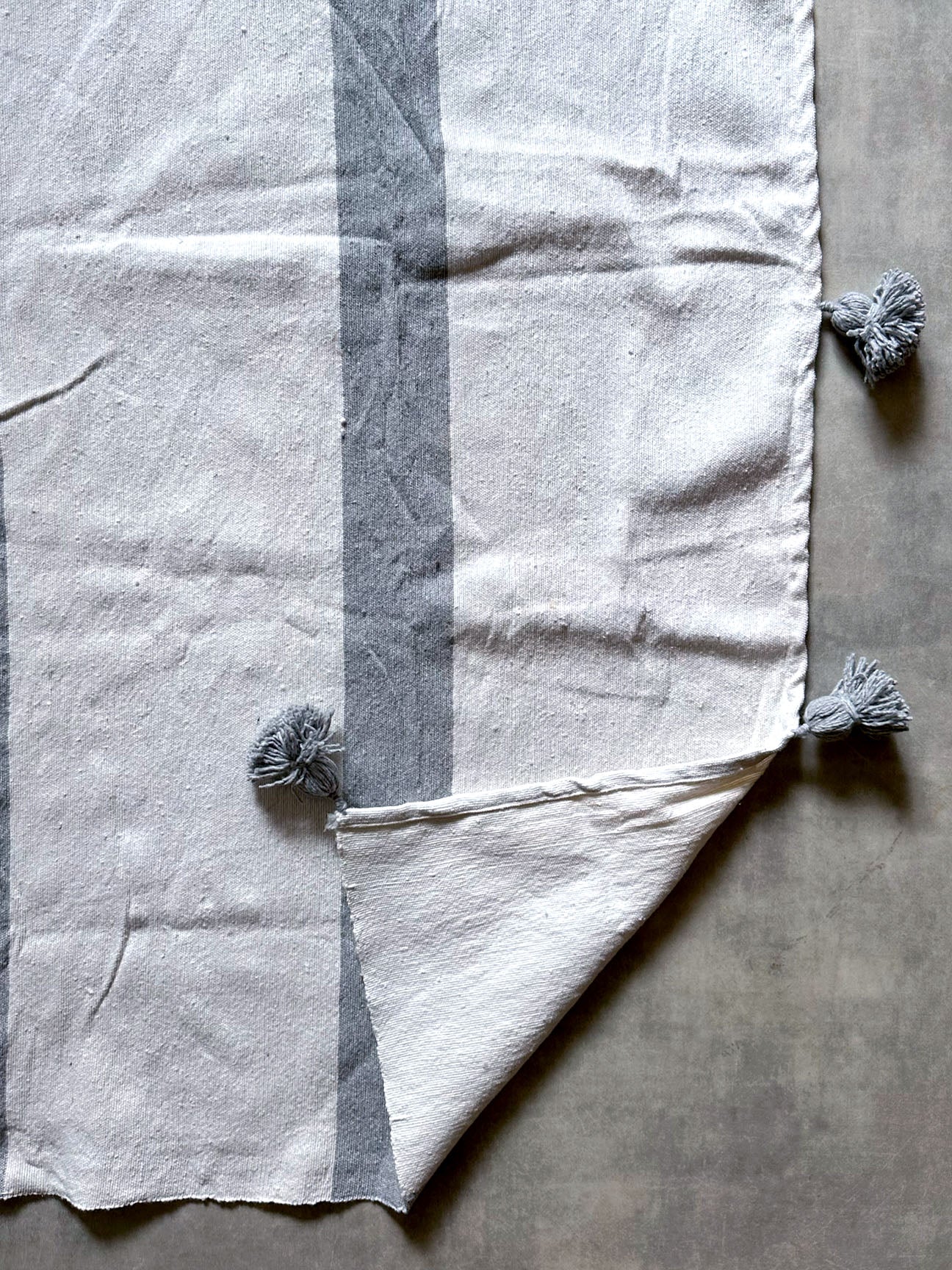Pompom blanket