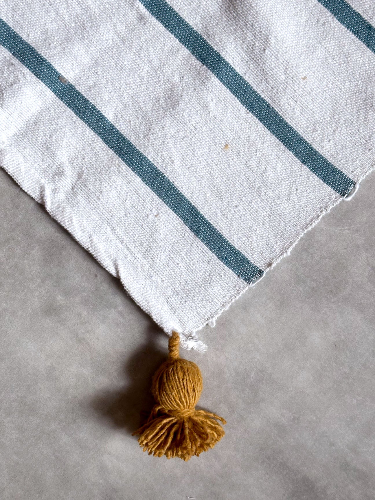 Pompom blanket