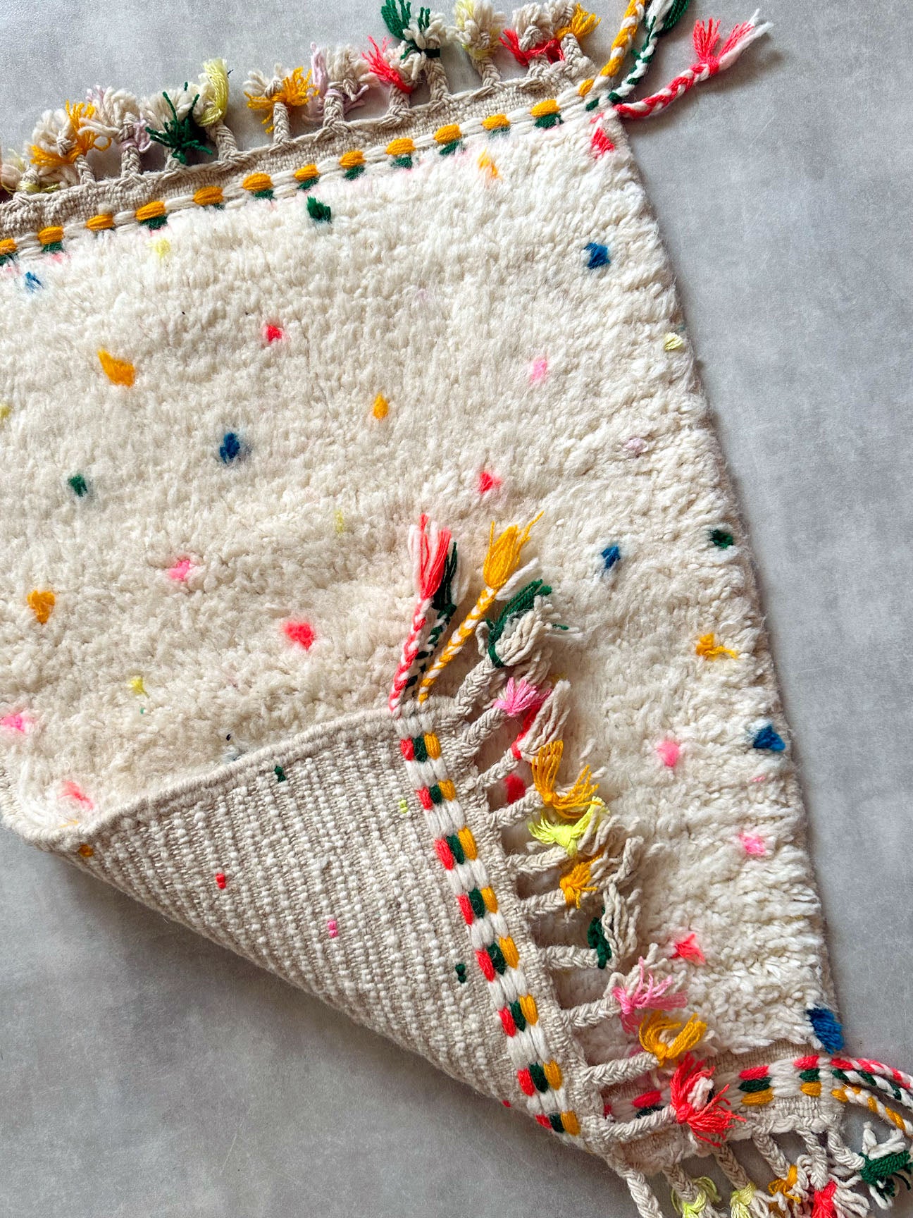 Dot rug