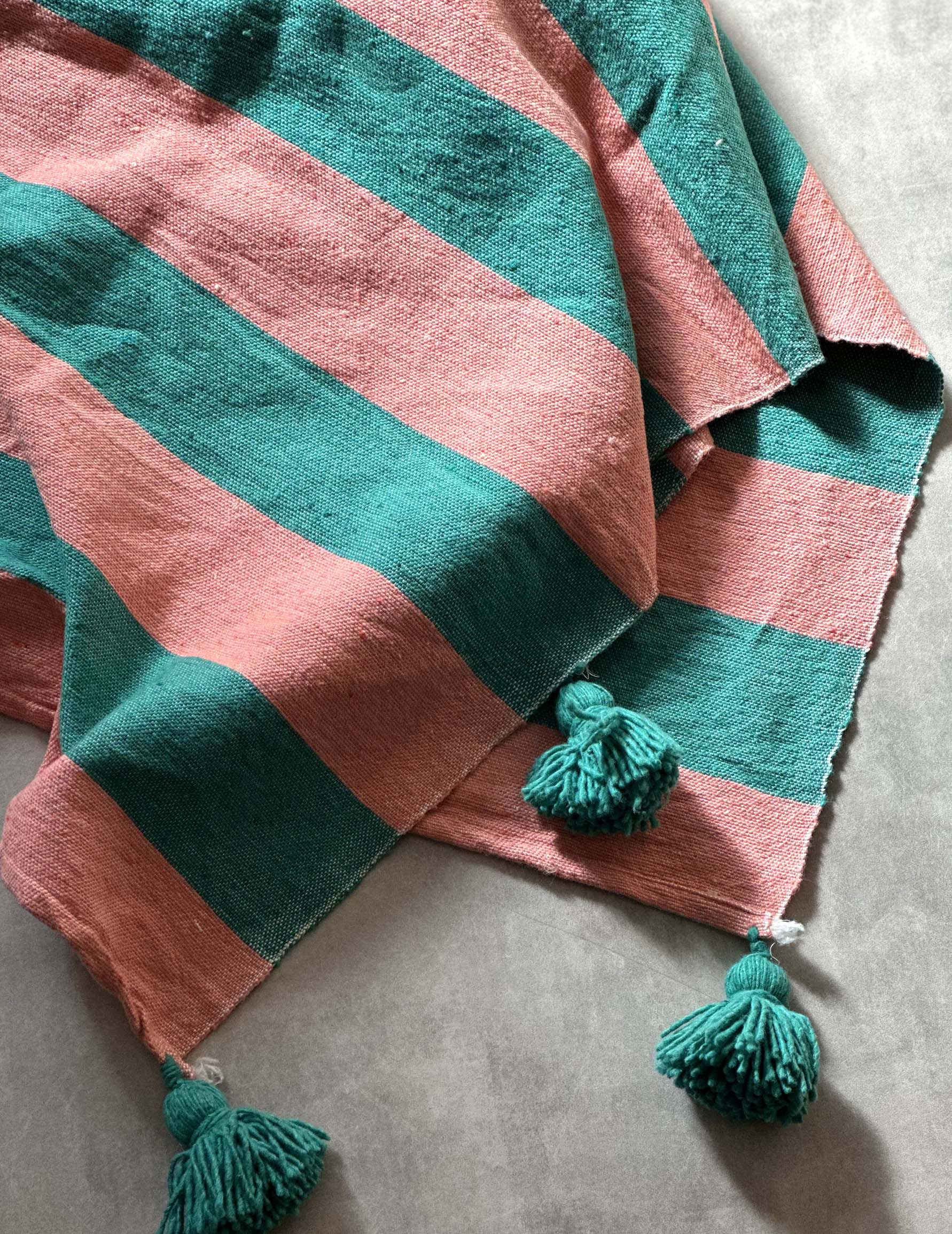 Pompom blanket