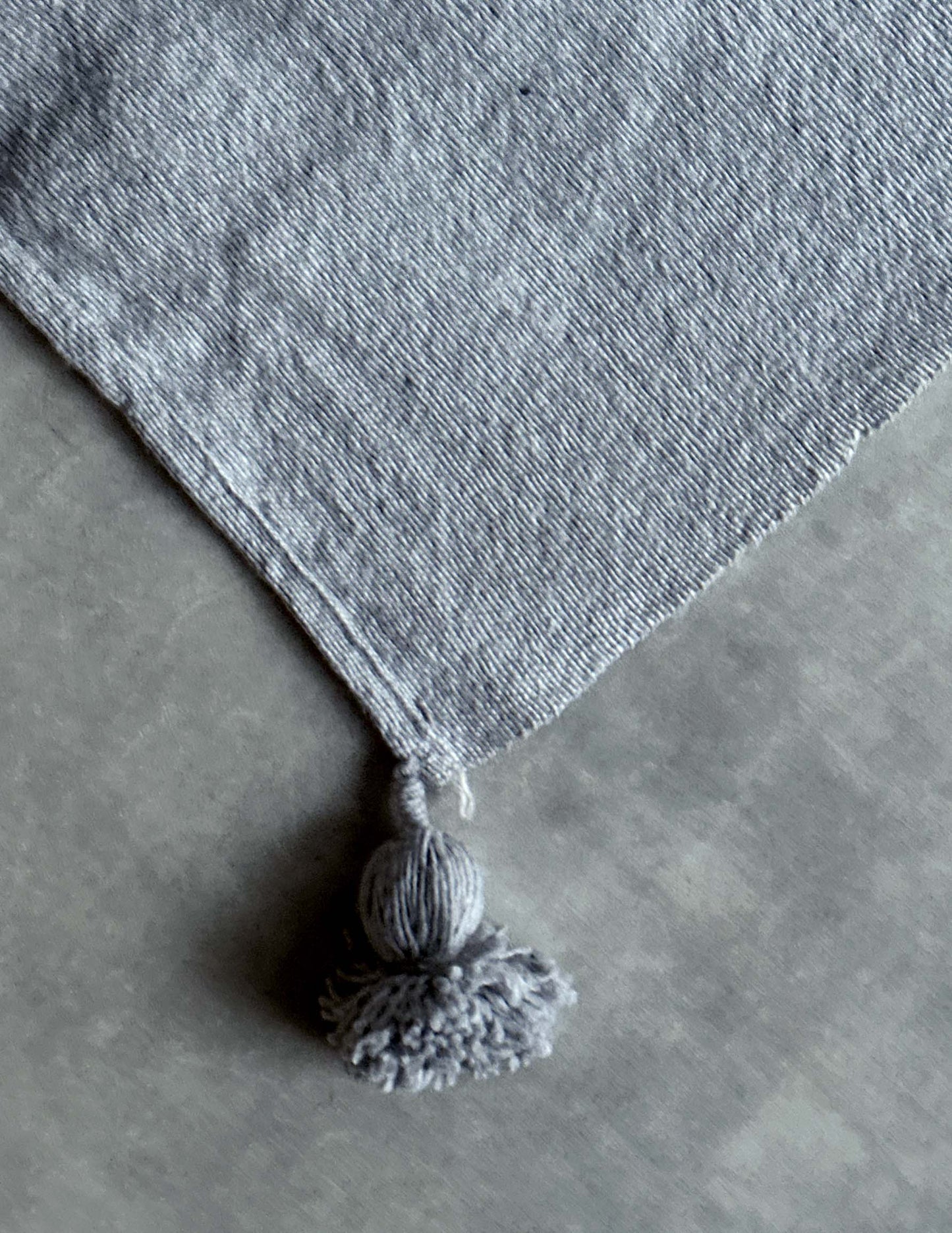 Pompom blanket (グレー)