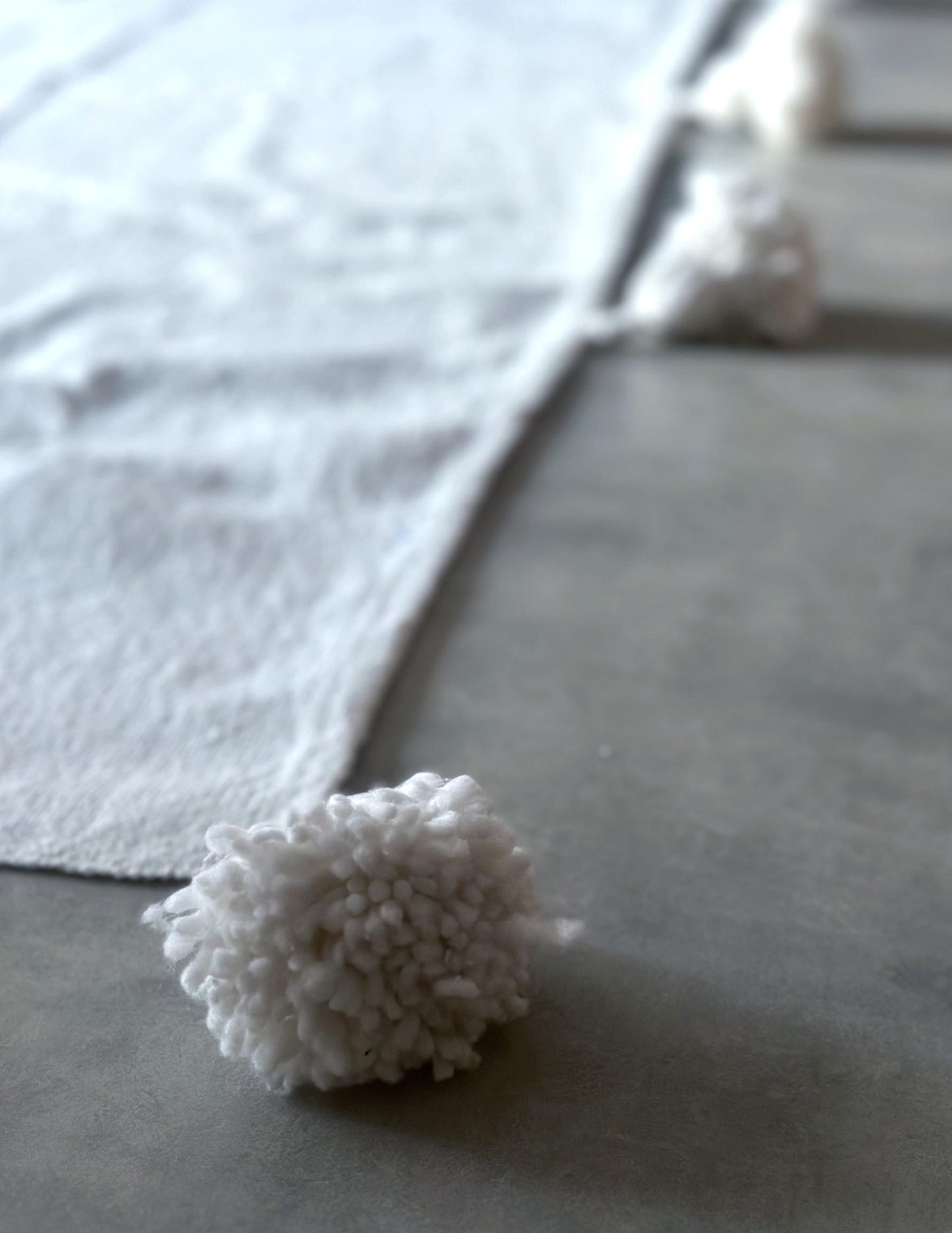 Pompom blanket (ワイト)