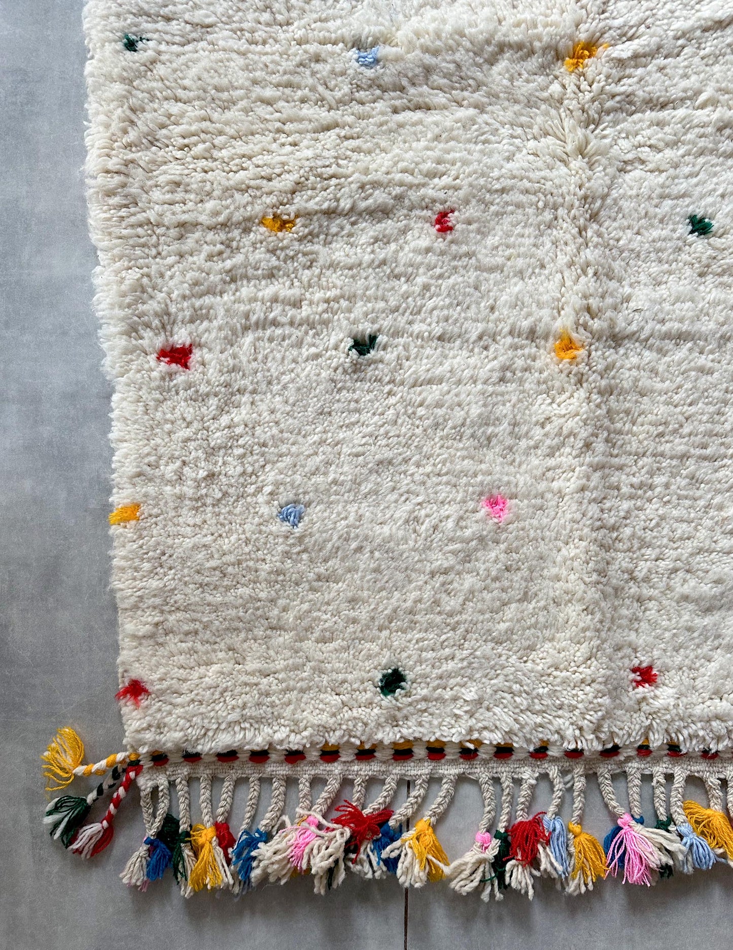 Dot rug
