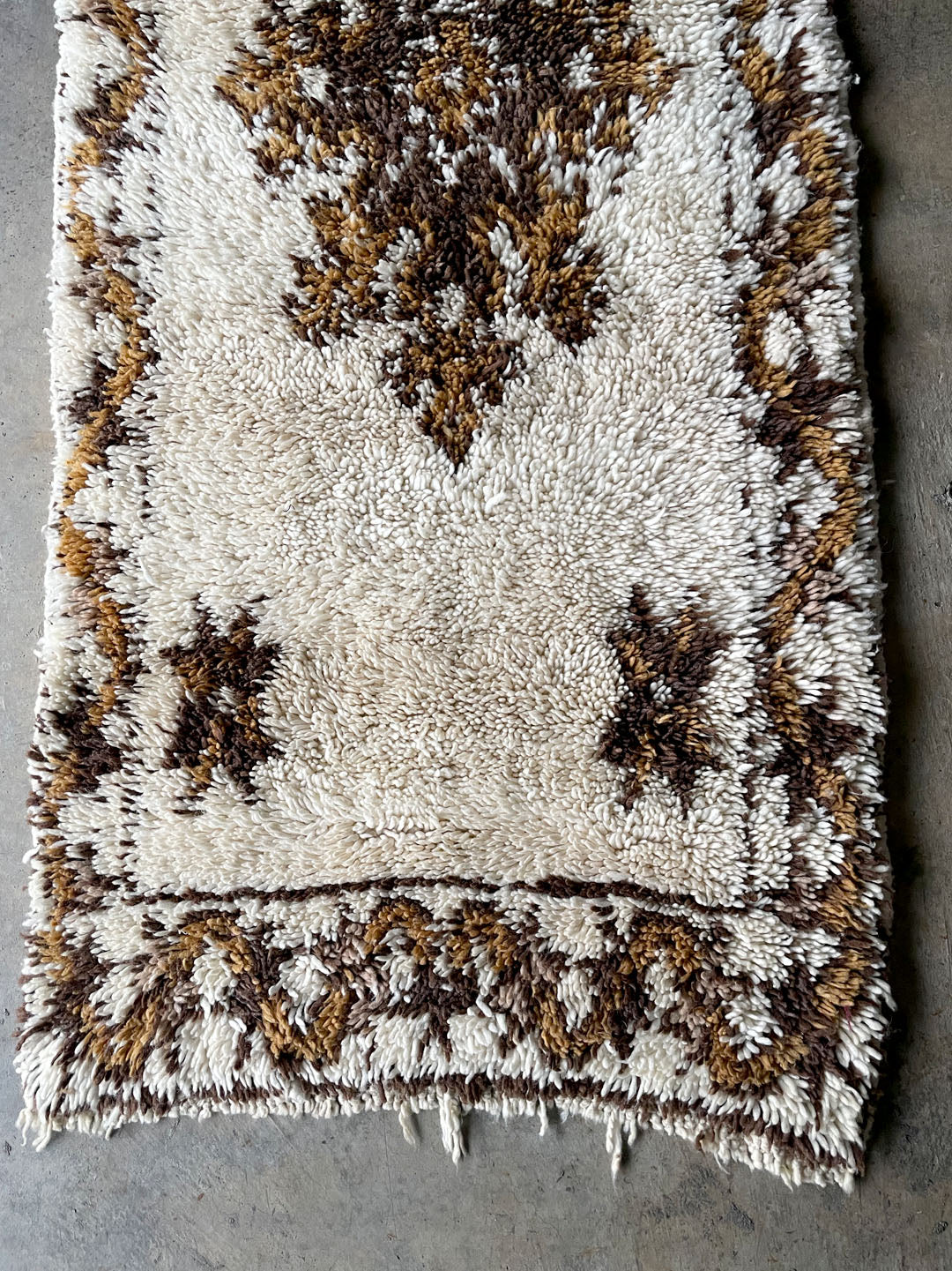 Vintage beni Ouarain rug