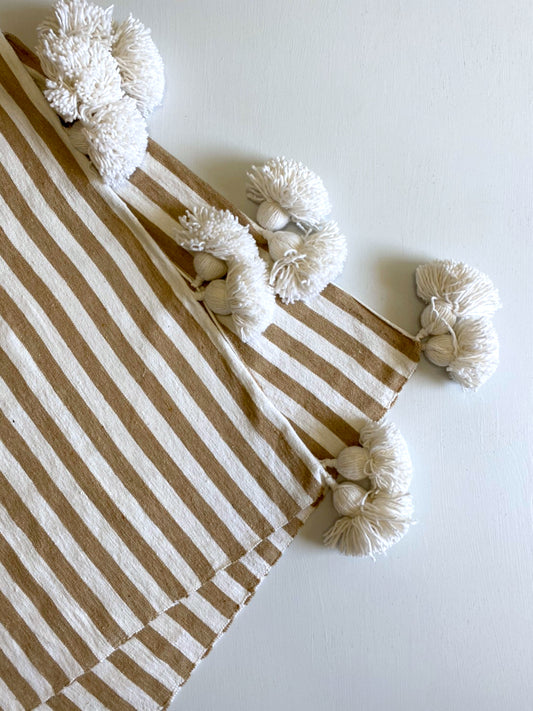 Pompom blanket