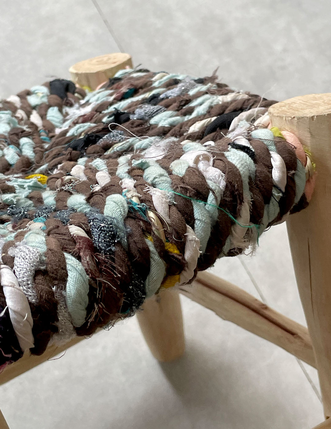 Handmade stool (Mix colors)