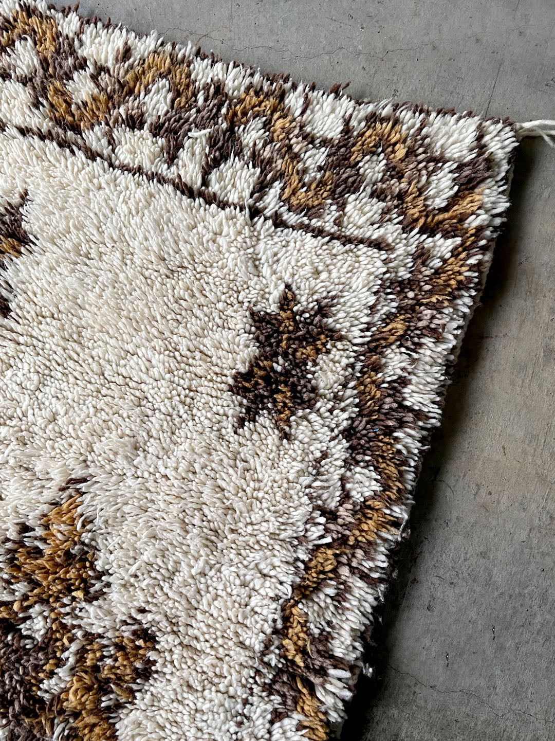 Vintage beni Ouarain rug